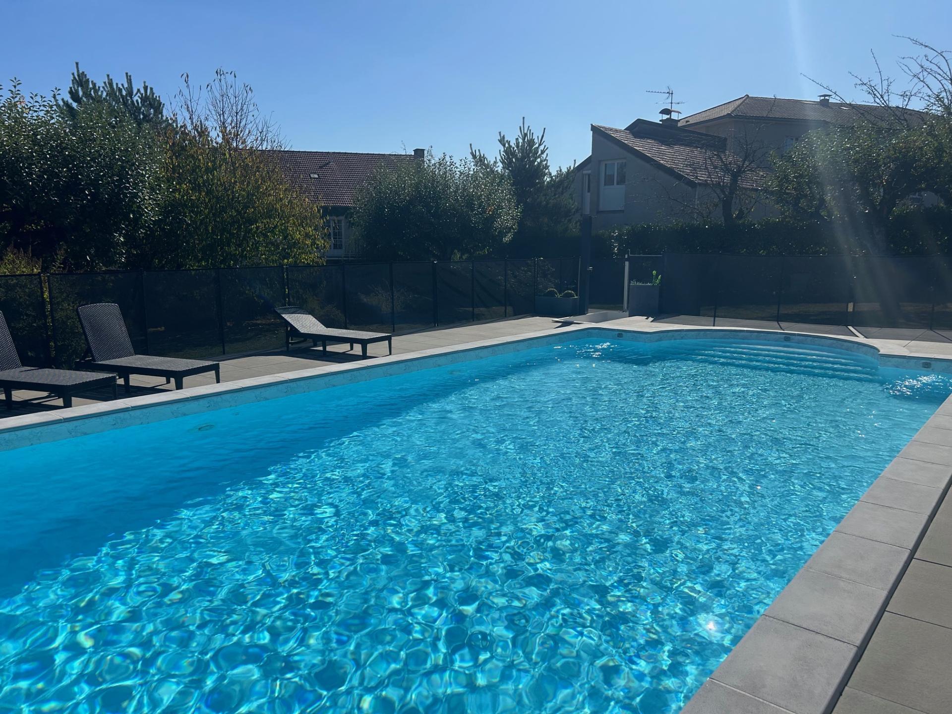 Piscine du Logis Hôtel La Thomasse